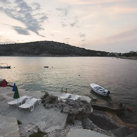 Mate 아파트 Ražanj